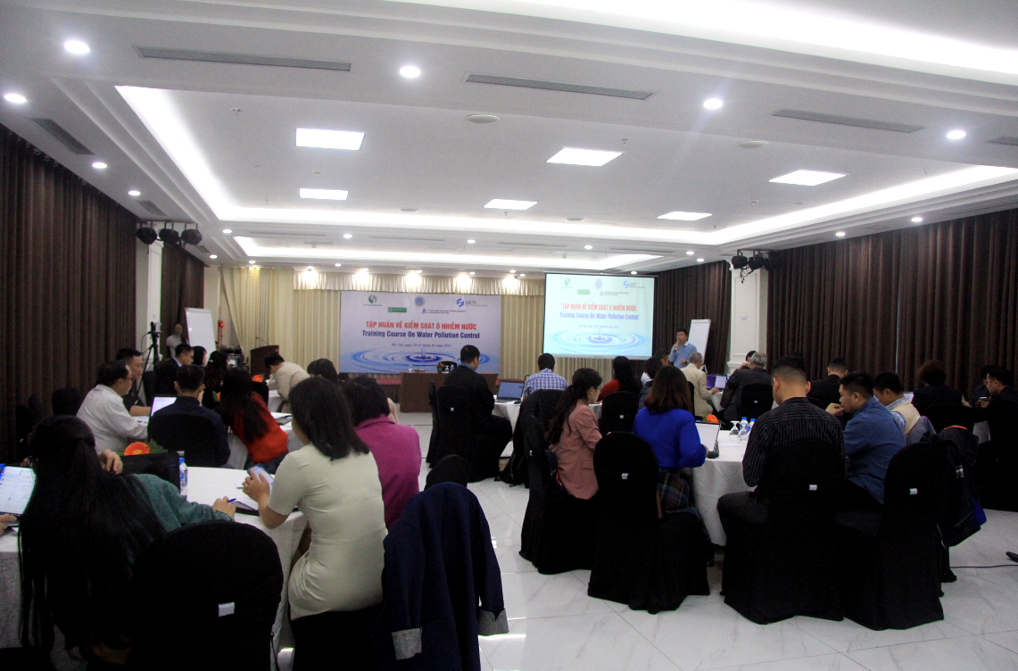 Tăng cường năng lực kiểm soát ô nhiễm nước cho đội ngũ cán bộ 